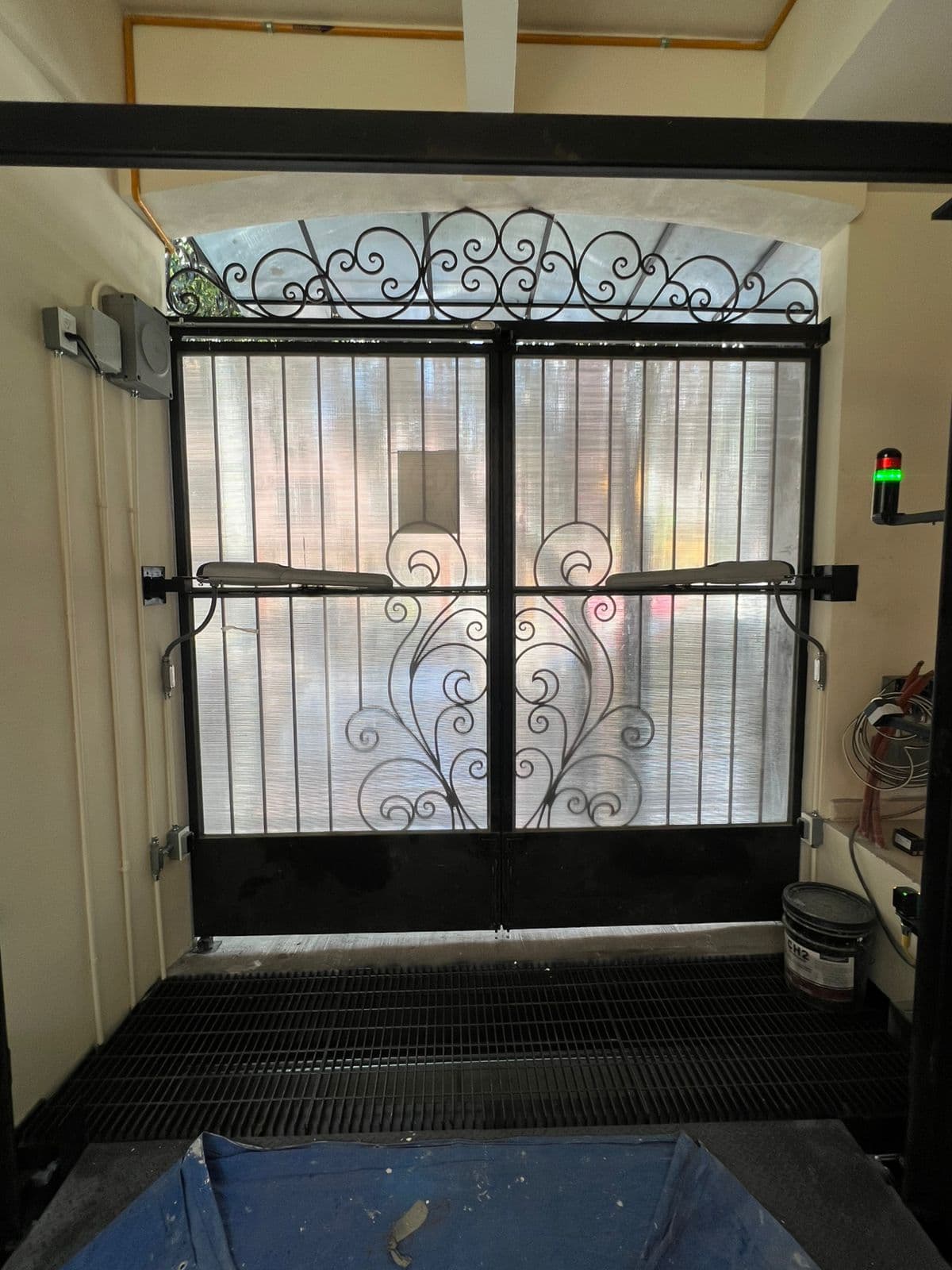 Instalación completa puerta abatible — Narvarte, CDMX